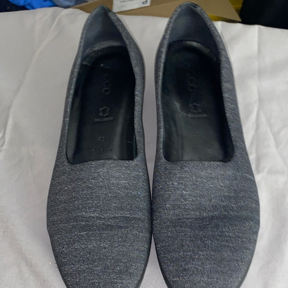 ECCO Women's SIZE 10(EU41)Gray Slip-On Shoes. LEATHER AND SOFT COMFORT MATERIAL‎